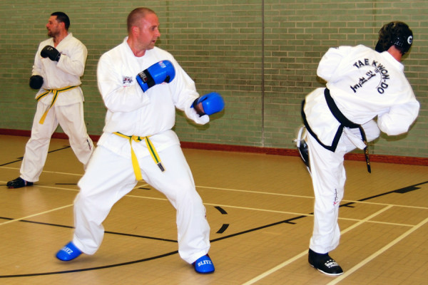 sparring-practice-beccles-taekwondo-1